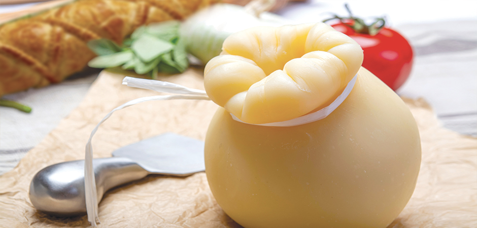 Schiacciata di caciocavallo e cipolla