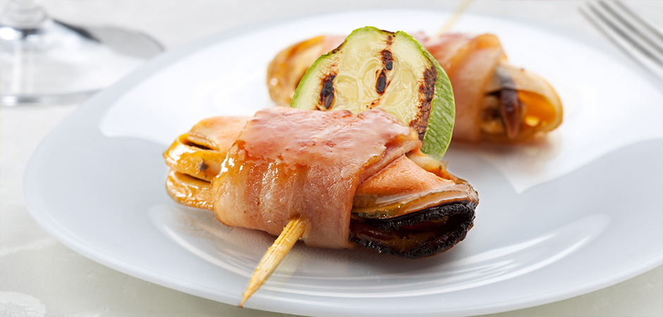 Involtini di cozze con pancetta e zucchine