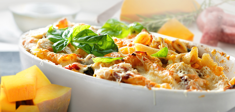 Pasta con zucca e salsiccia al forno