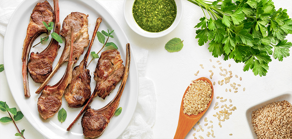 Costolette d'agnello al sesamo e olive