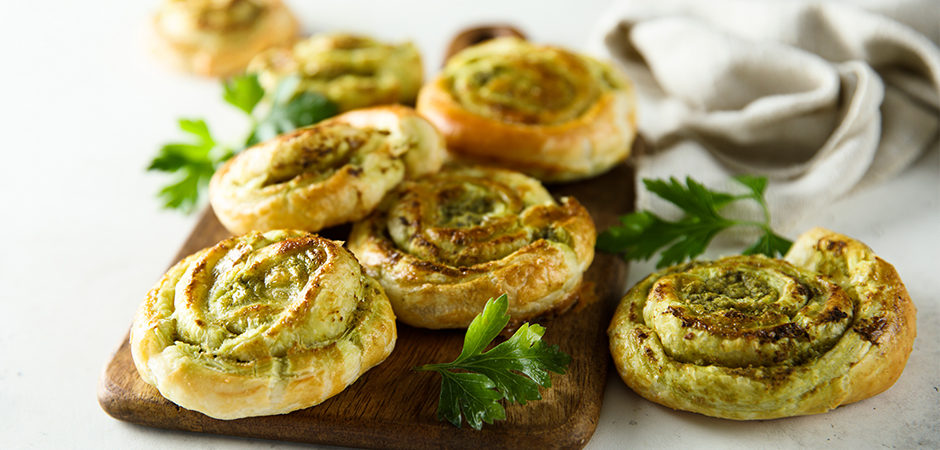 Girelle di sfoglia con pesto alla genovese