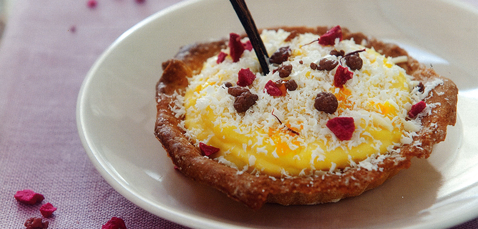 Crostatine di meliga all'olio extravergine e crema di cioccolato bianco e zafferano