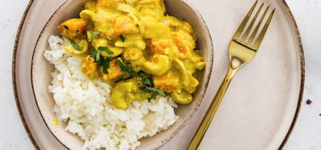 Curry di verdure con curcuma e riso pilaf