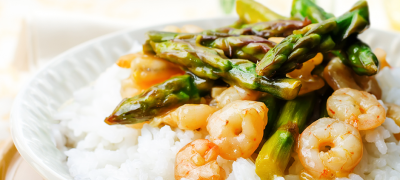 Insalata di riso con asparagi e gamberetti